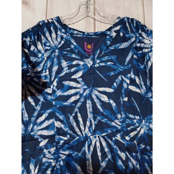 Urbane Scrub Top Ladies XXL Blue Tropical VNeck‎ - Picture 3 of 7